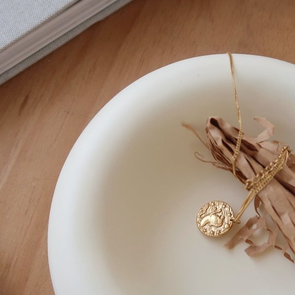 NEW 18K Gold Plated Vintage Embossed Lion Coin Necklace - Picture 6 of 9